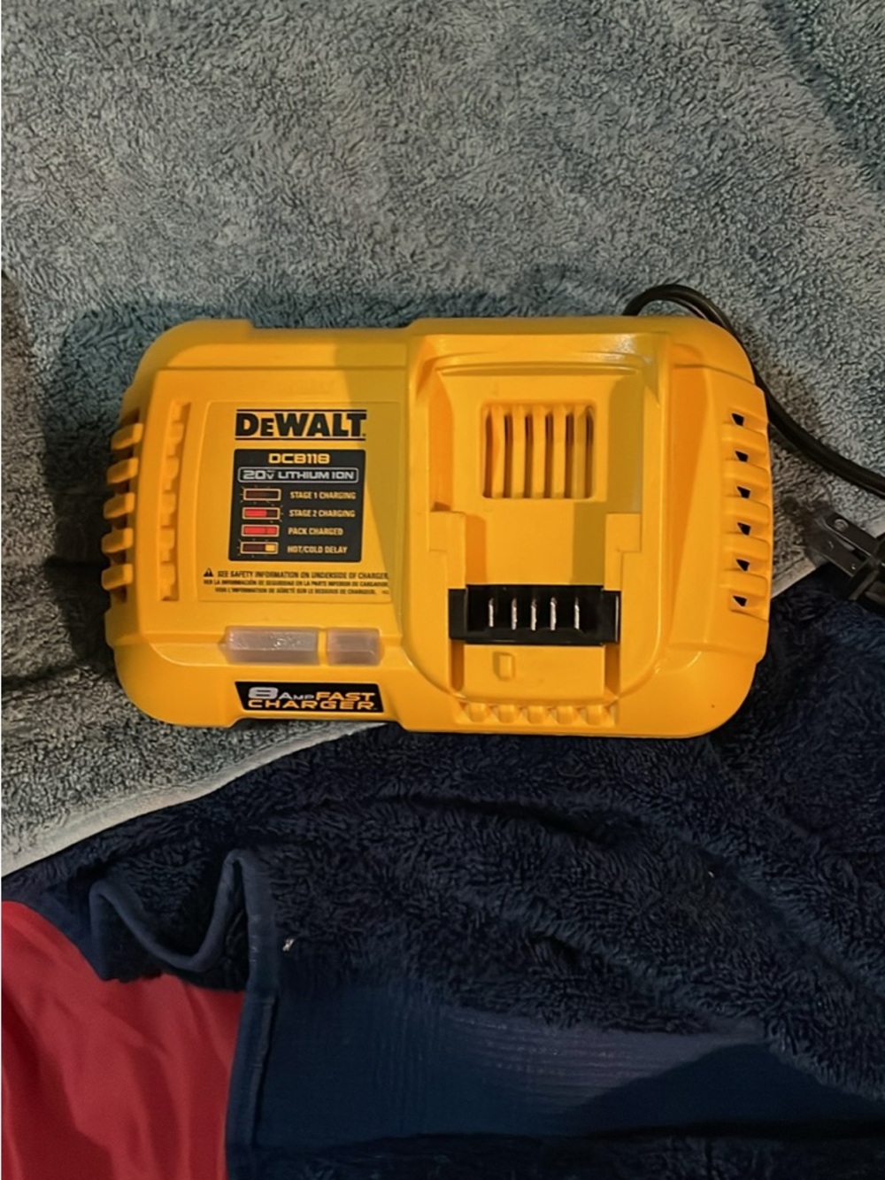 DEWALT 20V Fast Charger - Yellow